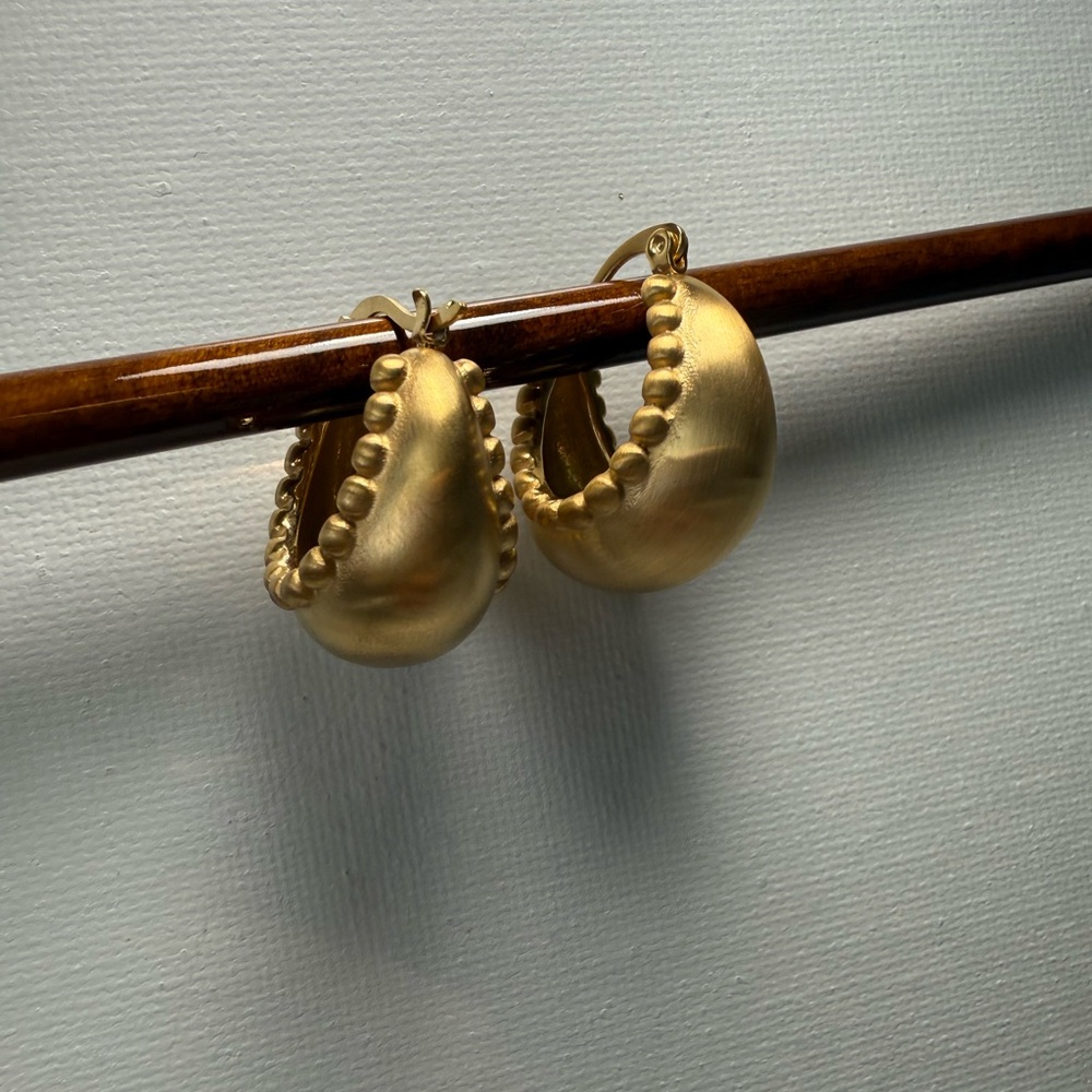 Basket Matte Golden Hoop Earrings 18 K Gold Stainless Steel - Picture 10 of 11